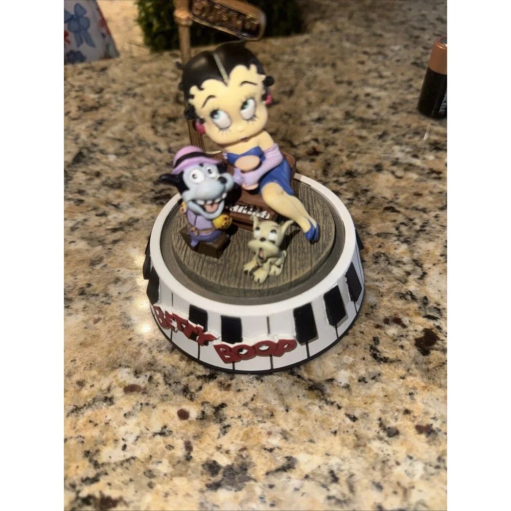 Límited Edition betty boop figurine